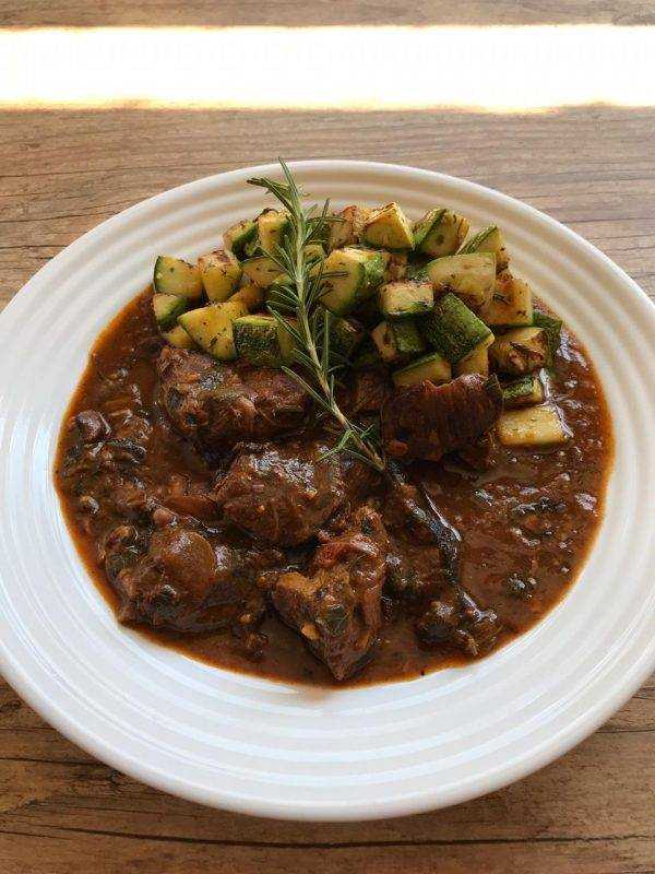 Carne de panela com abobrinha refogada